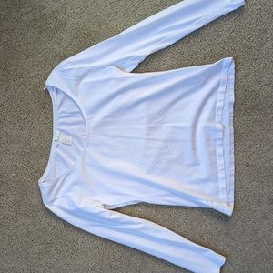 H&M white long-sleeved shirt